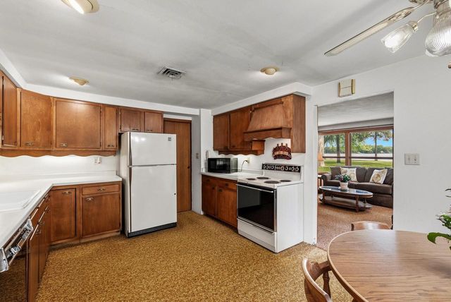 W378S5074 W Pretty Lake ROAD, Dousman, WI 53118