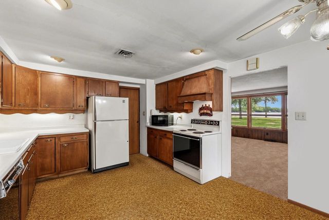 W378S5074 W Pretty Lake ROAD, Dousman, WI 53118