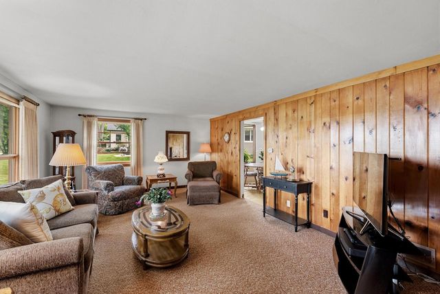 W378S5074 W Pretty Lake ROAD, Dousman, WI 53118