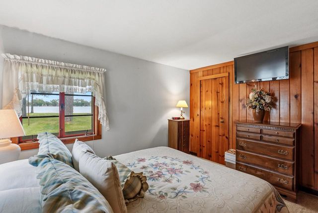 W378S5074 W Pretty Lake ROAD, Dousman, WI 53118