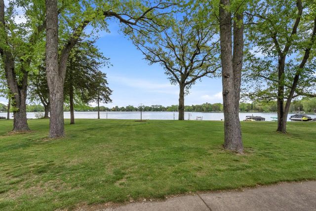W378S5074 W Pretty Lake ROAD, Dousman, WI 53118