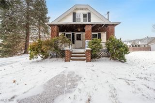 6352 Crossview Road, Seven Hills, OH 44131