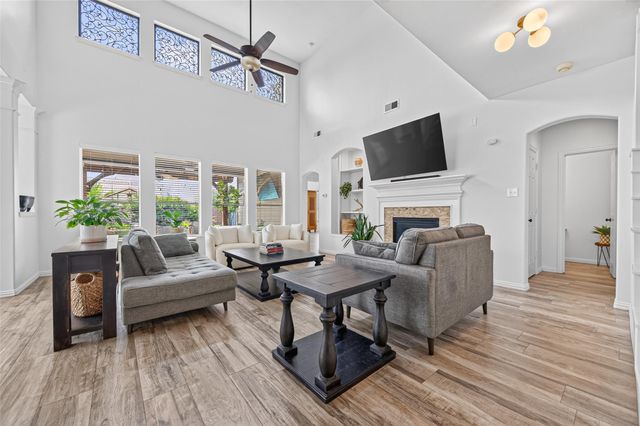 9634 Empress Crossing Drive, Spring, TX 77379