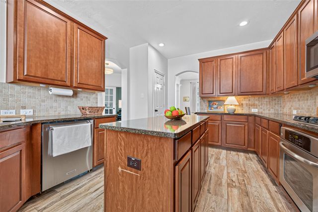 9634 Empress Crossing Drive, Spring, TX 77379
