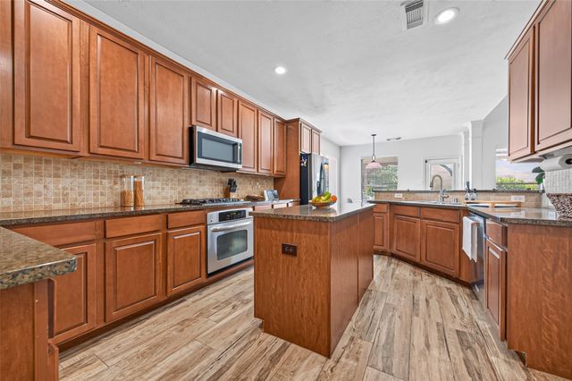 9634 Empress Crossing Drive, Spring, TX 77379