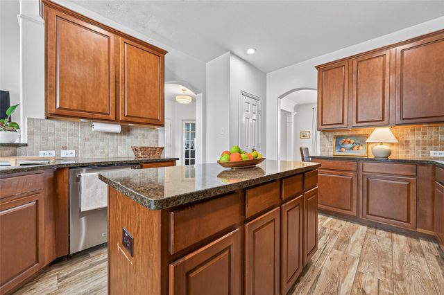 9634 Empress Crossing Drive, Spring, TX 77379