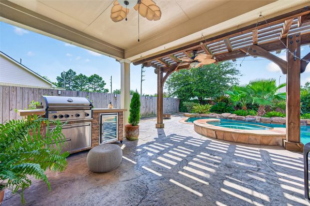 9634 Empress Crossing Drive, Spring, TX 77379