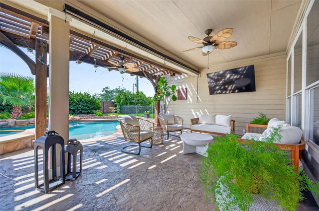 9634 Empress Crossing Drive, Spring, TX 77379