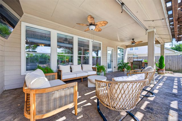 9634 Empress Crossing Drive, Spring, TX 77379