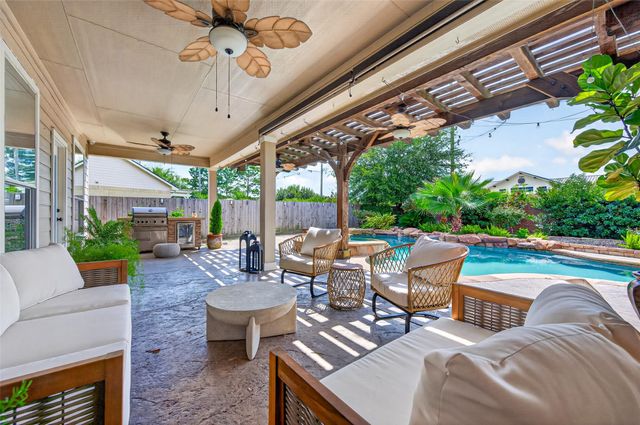 9634 Empress Crossing Drive, Spring, TX 77379