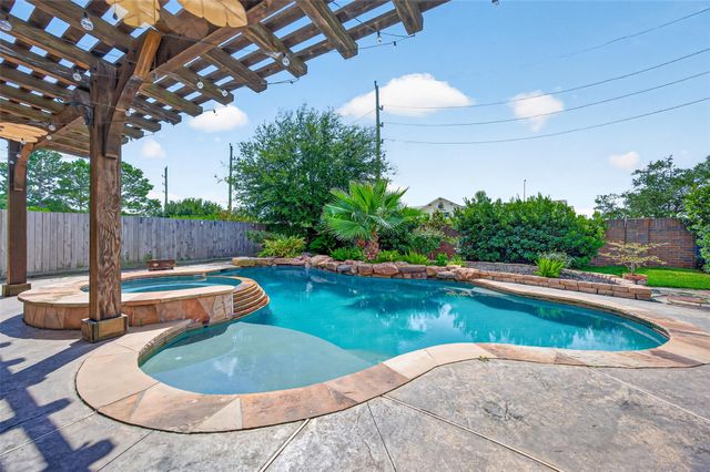 9634 Empress Crossing Drive, Spring, TX 77379