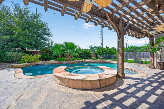 9634 Empress Crossing Drive, Spring, TX 77379