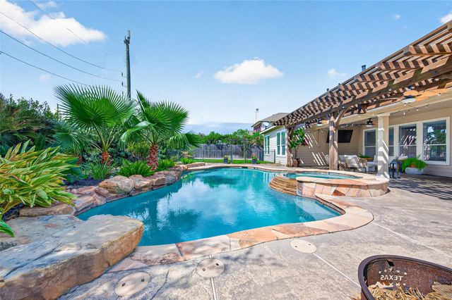 9634 Empress Crossing Drive, Spring, TX 77379
