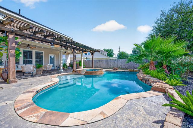 9634 Empress Crossing Drive, Spring, TX 77379