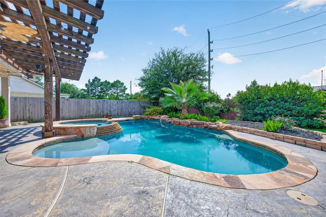 9634 Empress Crossing Drive, Spring, TX 77379