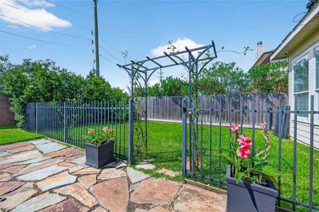9634 Empress Crossing Drive, Spring, TX 77379