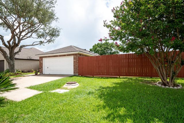 4705 Meadowood Drive, Baytown, TX 77521