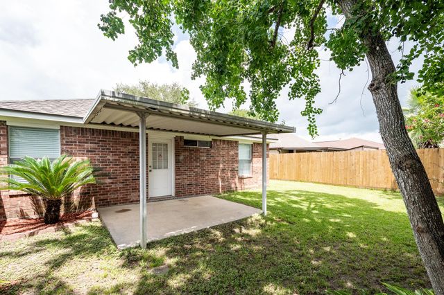 4705 Meadowood Drive, Baytown, TX 77521