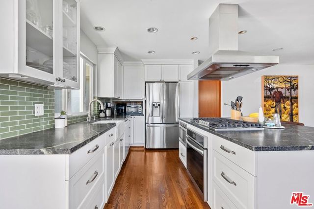 6052 W 76th Street, Los Angeles, CA 90045