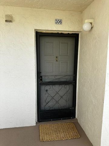 3186 Via Poinciana 306, Lake Worth, FL 33467