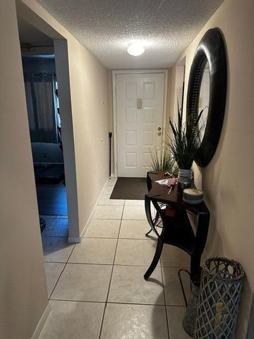 3186 Via Poinciana 306, Lake Worth, FL 33467