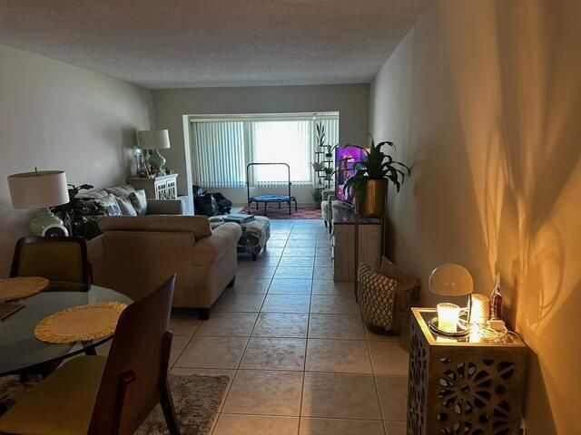 3186 Via Poinciana 306, Lake Worth, FL 33467