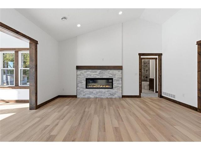 1422 Creekwood Drive, New Richmond, WI 54017