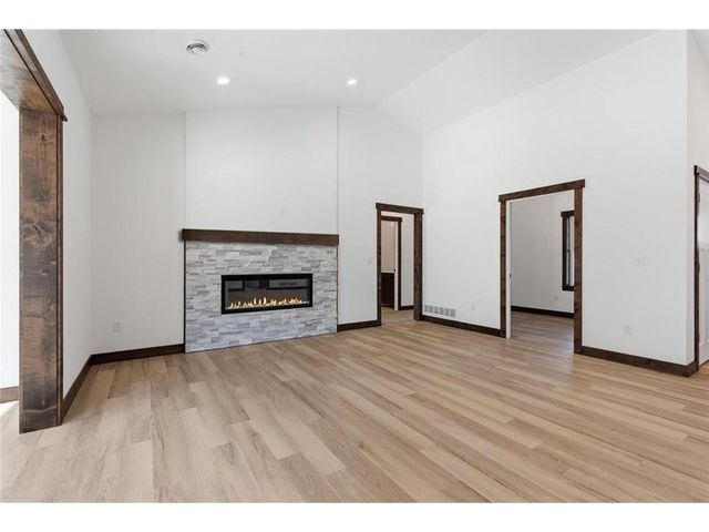 1422 Creekwood Drive, New Richmond, WI 54017