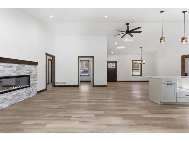 1422 Creekwood Drive, New Richmond, WI 54017