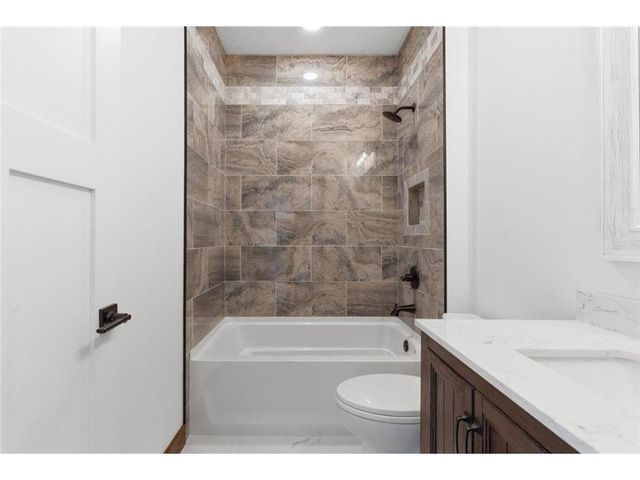 1422 Creekwood Drive, New Richmond, WI 54017