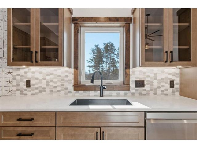 1422 Creekwood Drive, New Richmond, WI 54017