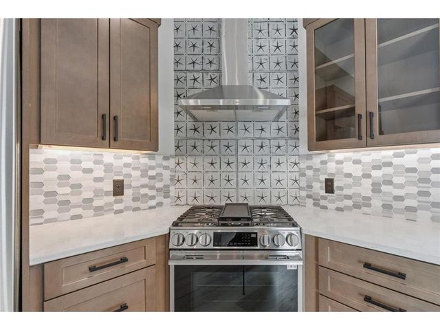 1422 Creekwood Drive, New Richmond, WI 54017