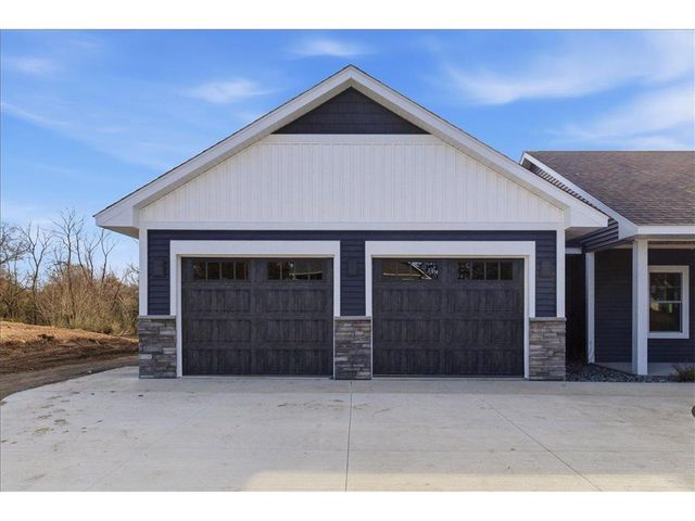 1422 Creekwood Drive, New Richmond, WI 54017