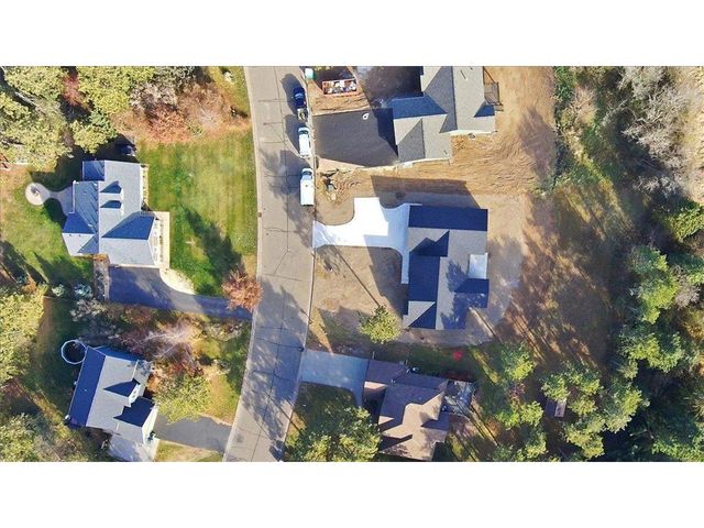 1422 Creekwood Drive, New Richmond, WI 54017