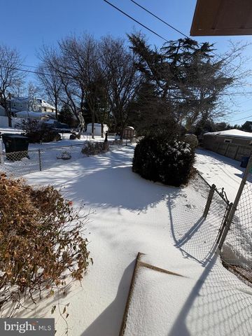 303 HARRISON ST, Riverton, NJ 08077