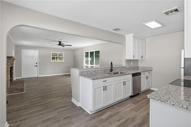 1073 Scenic BLVD, Chesapeake, VA 23322