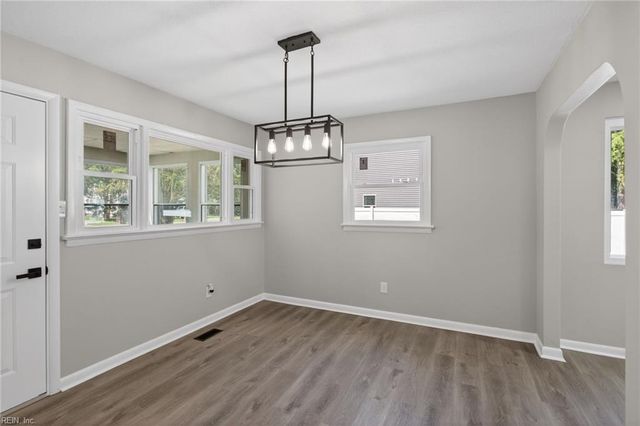 1073 Scenic BLVD, Chesapeake, VA 23322