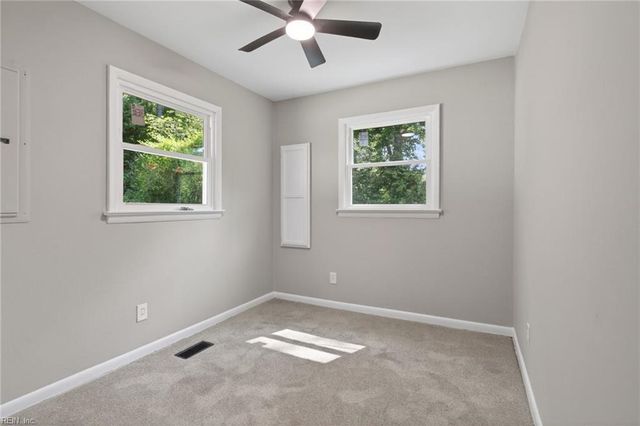 1073 Scenic BLVD, Chesapeake, VA 23322
