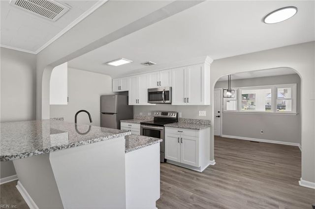 1073 Scenic BLVD, Chesapeake, VA 23322