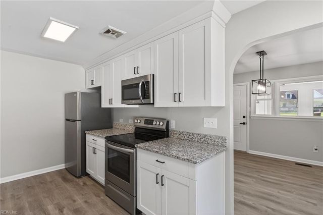 1073 Scenic BLVD, Chesapeake, VA 23322