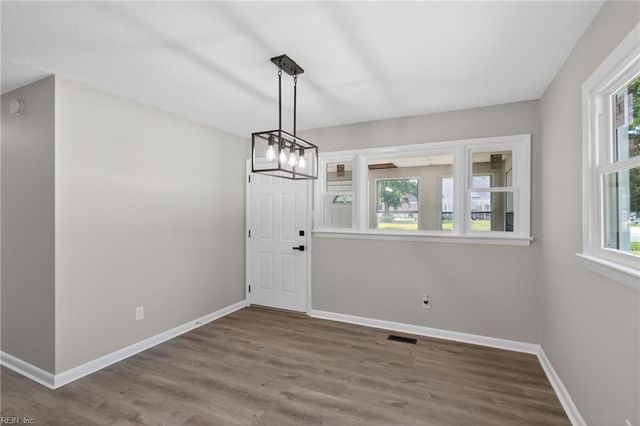 1073 Scenic BLVD, Chesapeake, VA 23322