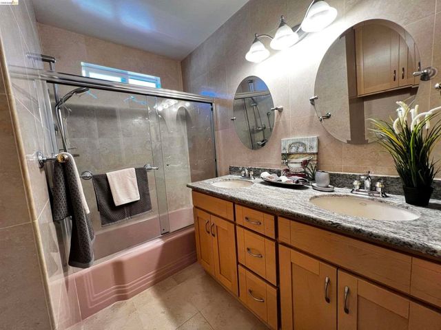 2119 Lincoln Ave, Richmond, CA 94801