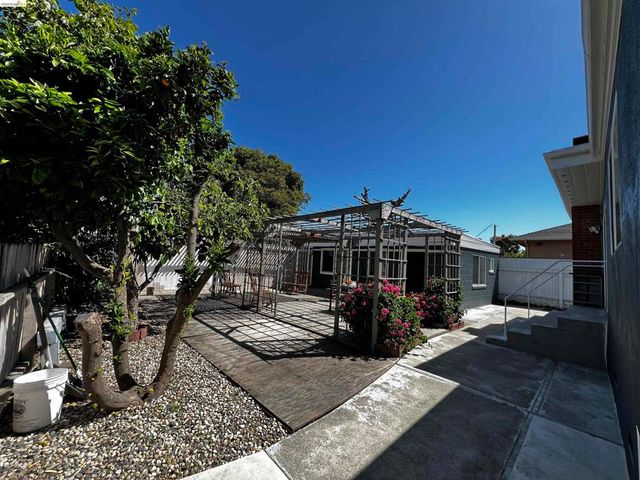 2119 Lincoln Ave, Richmond, CA 94801