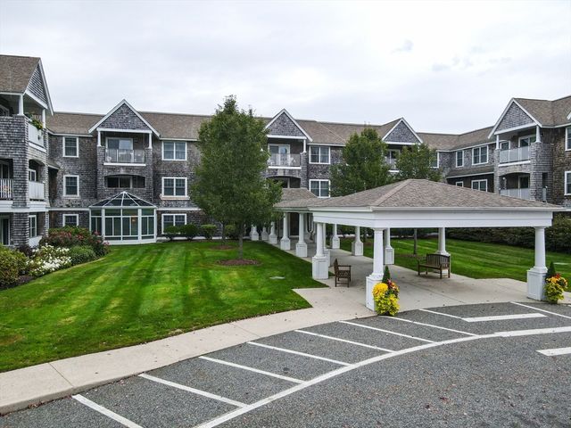 110 Dillingham Ave 212, Falmouth, MA 02540