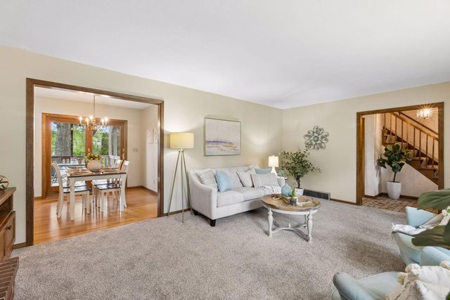 7117 Steepleview Road, Woodbury, MN 55125