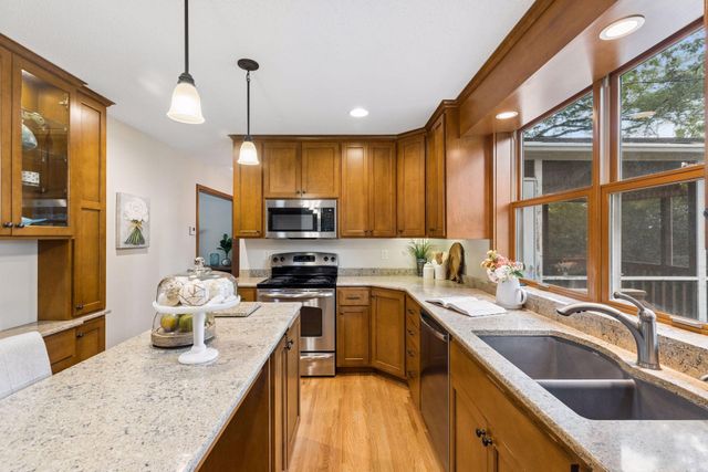 7117 Steepleview Road, Woodbury, MN 55125