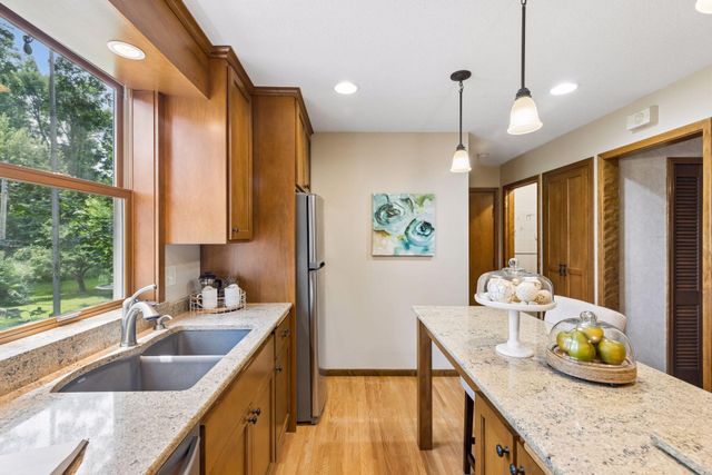 7117 Steepleview Road, Woodbury, MN 55125