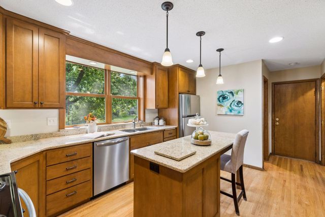 7117 Steepleview Road, Woodbury, MN 55125