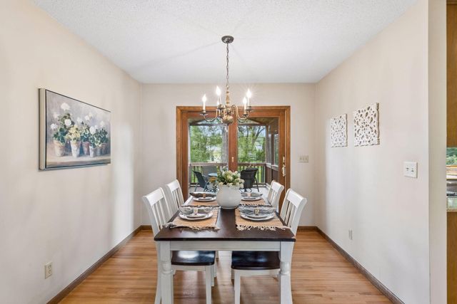 7117 Steepleview Road, Woodbury, MN 55125
