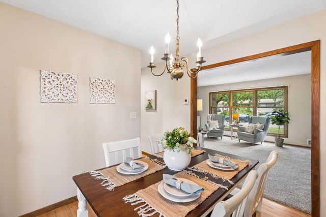 7117 Steepleview Road, Woodbury, MN 55125